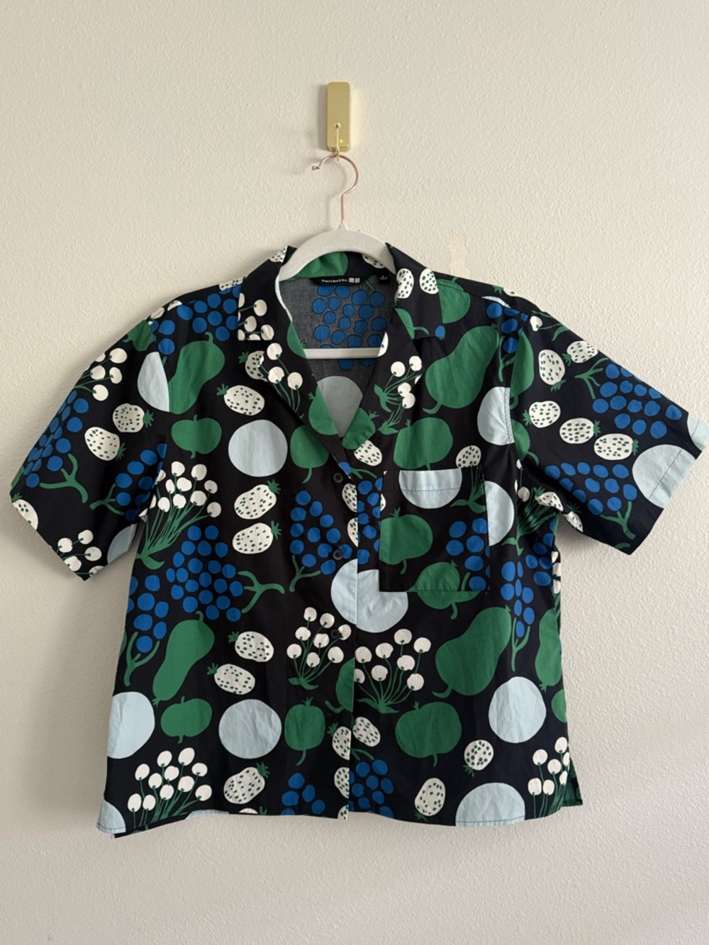UNIQLO x Marimekko fruit print boxy short-sleeve button-up top SZ S